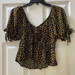 Gently used L.A. Hearts black and yellow crop top